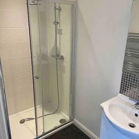 2 Bed City Centre Flat Bath Exterior photo