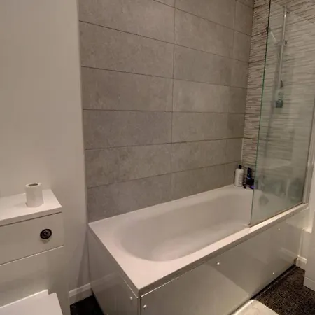 2 Bed City Centre Flat Bath Exterior photo