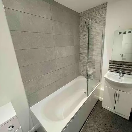 2 Bed City Centre Flat Bath Exterior photo