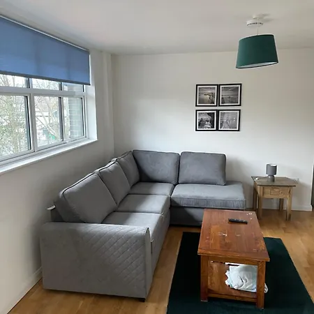 2 Bed City Centre Flat Bath Exterior photo