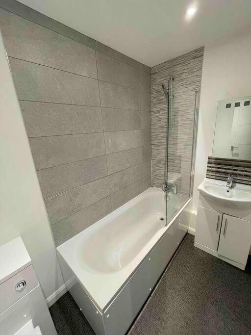 Apartment 2 Bed Centre Flat
